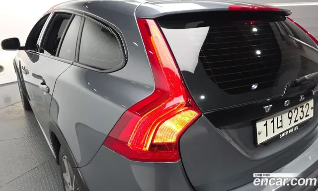 Volvo V60 2018 2.0 автомат (гидро), миниатюра 8 Volvo V60 2018 2.0 автомат (гидро), миниатюра 8