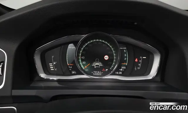 Volvo V60 2018 2.0 автомат (гидро), миниатюра 10 Volvo V60 2018 2.0 автомат (гидро), миниатюра 10