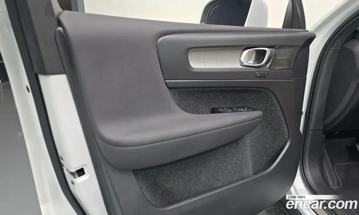 Volvo XC40 2022 2.0 автомат (гидро), фото 13 Volvo XC40 2022 2.0 автомат (гидро), фото 13