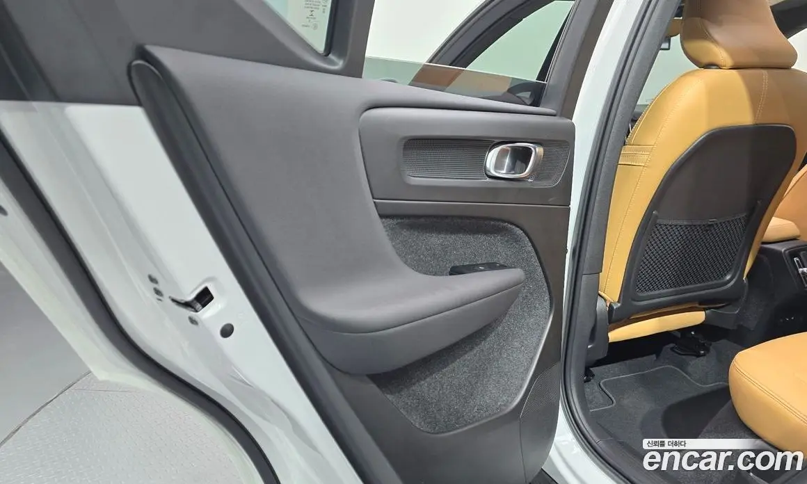 Volvo XC40 2022 2.0 автомат (гидро), фото 14 Volvo XC40 2022 2.0 автомат (гидро), фото 14