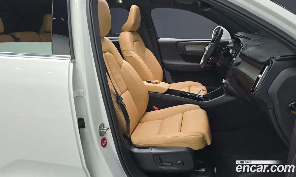 Volvo XC40 2022 2.0 автомат (гидро), фото 15 Volvo XC40 2022 2.0 автомат (гидро), фото 15