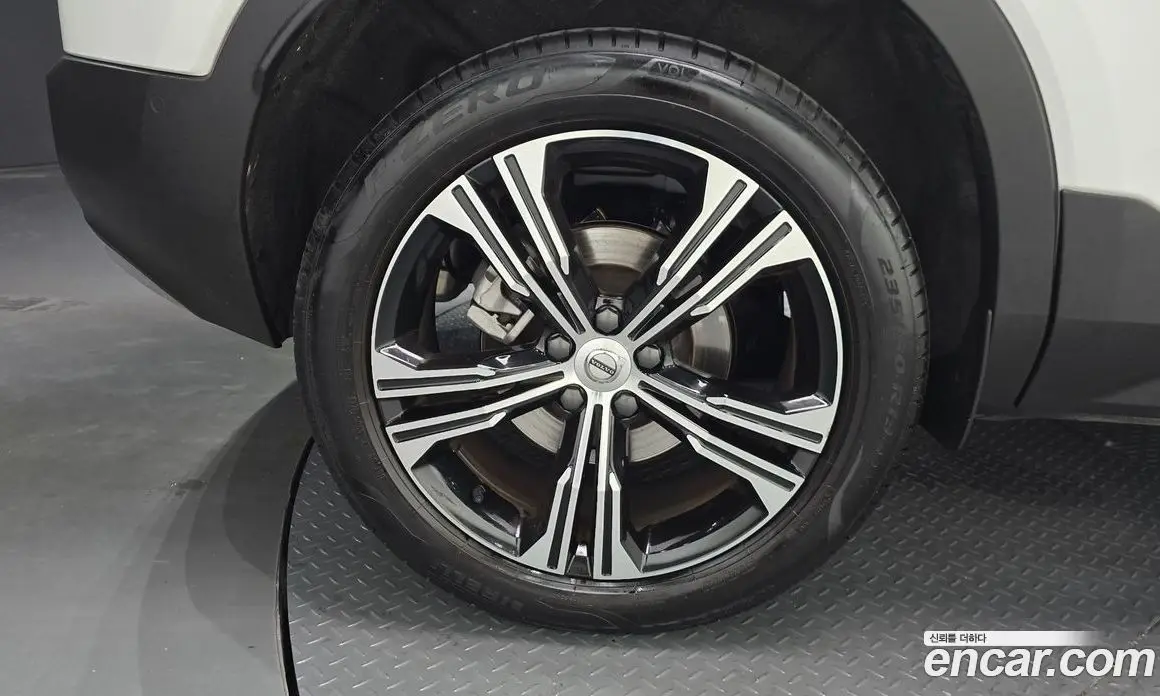 Volvo XC40 2022 2.0 автомат (гидро), фото 4 Volvo XC40 2022 2.0 автомат (гидро), фото 4