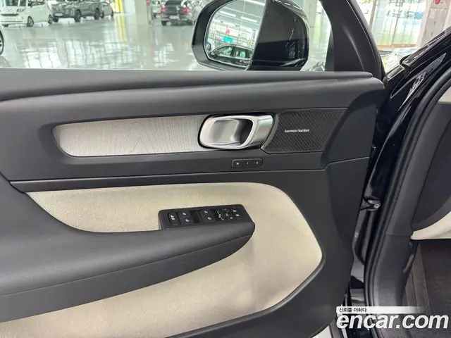 Volvo XC40 2025 2.0 автомат (гидро), миниатюра 12