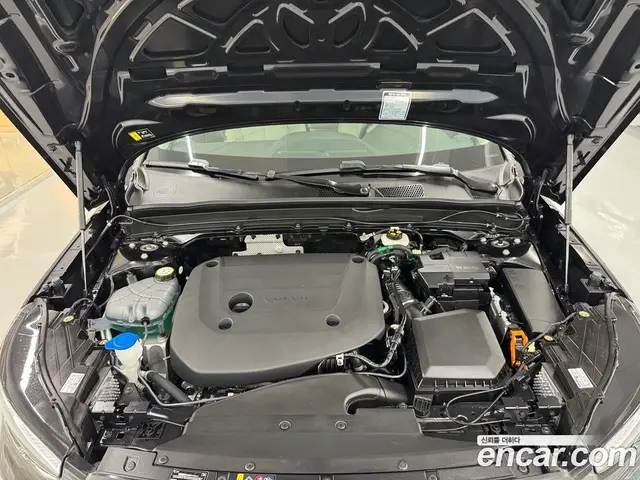 Volvo XC40 2025 2.0 автомат (гидро), миниатюра 6 Volvo XC40 2025 2.0 автомат (гидро), миниатюра 6