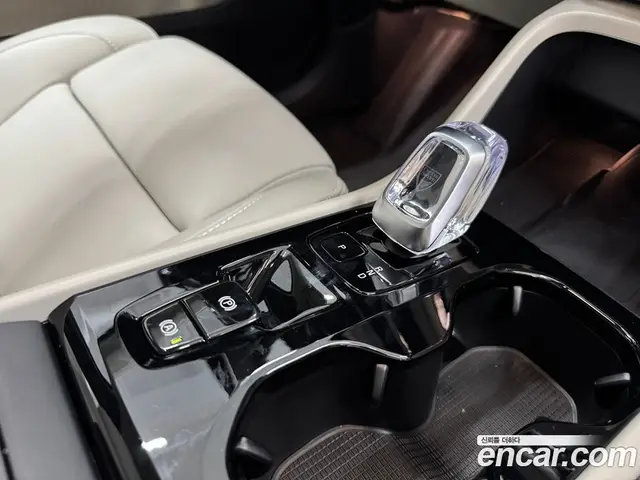 Volvo XC40 2025 2.0 автомат (гидро), миниатюра 9 Volvo XC40 2025 2.0 автомат (гидро), миниатюра 9