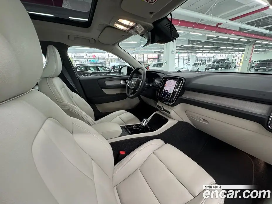 Volvo XC40 2025 2.0 автомат (гидро), фото 10 Volvo XC40 2025 2.0 автомат (гидро), фото 10