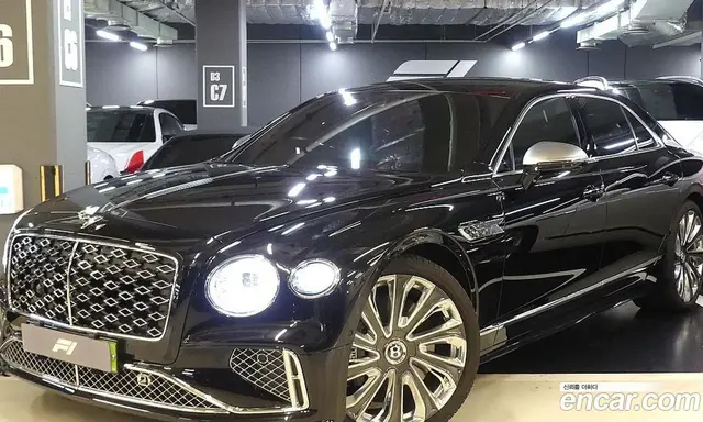 Bentley Flying Spur, 2025, 6 400 км