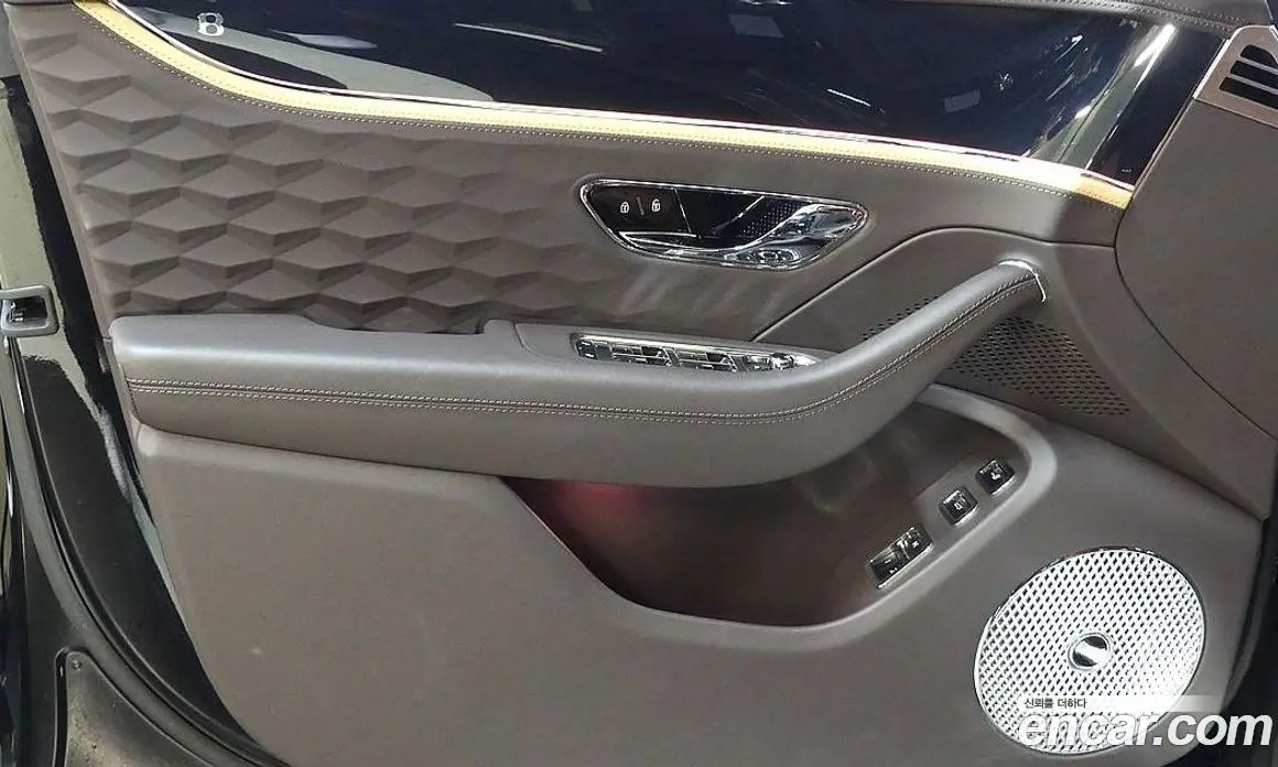Bentley Flying Spur 2025 4.0 автомат (гидро), фото 11