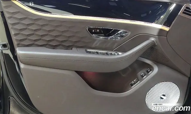Bentley Flying Spur 2025 4.0 автомат (гидро), миниатюра 11