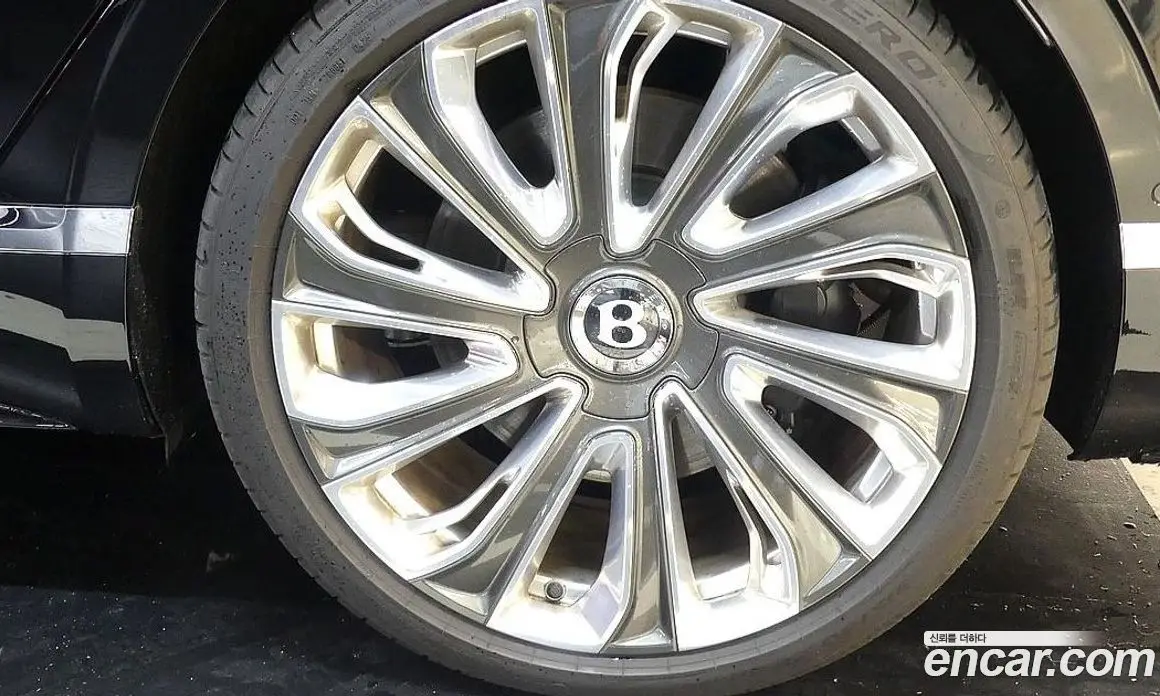 Bentley Flying Spur 2025 4.0 автомат (гидро), фото 5
