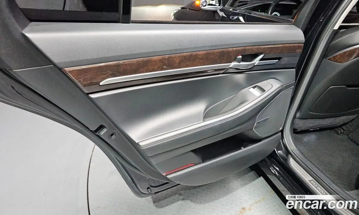 Genesis EQ900 2016 3.8 автомат (гидро), фото 15 Genesis EQ900 2016 3.8 автомат (гидро), фото 15