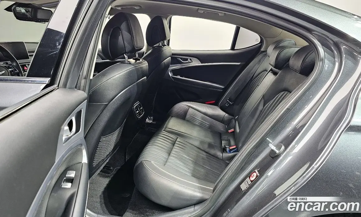Genesis G70 2018 2.0 автомат (гидро), фото 17 Genesis G70 2018 2.0 автомат (гидро), фото 17