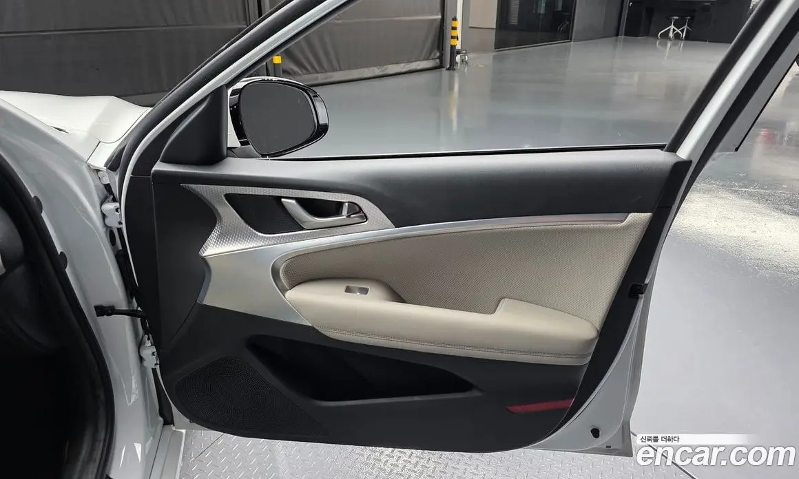 Genesis G70 2023 2.0 автомат (гидро), фото 15 Genesis G70 2023 2.0 автомат (гидро), фото 15