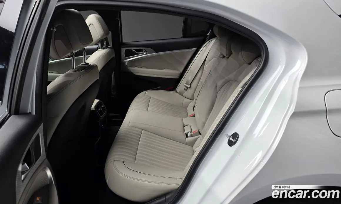 Genesis G70 2023 2.0 автомат (гидро), фото 16 Genesis G70 2023 2.0 автомат (гидро), фото 16