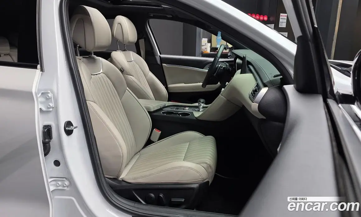 Genesis G70 2023 2.0 автомат (гидро), фото 17 Genesis G70 2023 2.0 автомат (гидро), фото 17