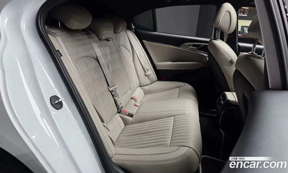 Genesis G70 2023 2.0 автомат (гидро), фото 18 Genesis G70 2023 2.0 автомат (гидро), фото 18
