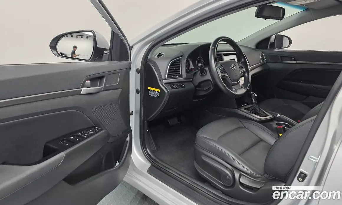Hyundai Avante 2016 1.6 автомат (гидро), фото 13