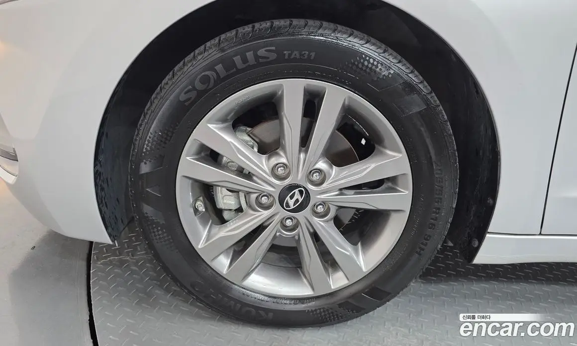 Hyundai Avante 2016 1.6 автомат (гидро), фото 5