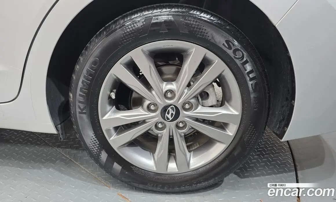 Hyundai Avante 2016 1.6 автомат (гидро), фото 7