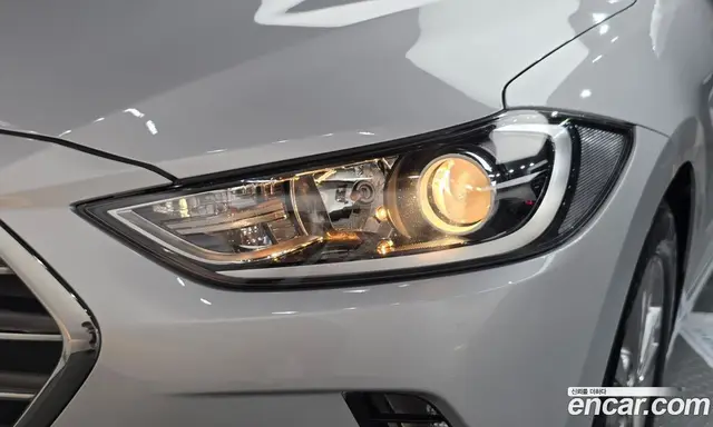 Hyundai Avante 2016 1.6 автомат (гидро), миниатюра 8