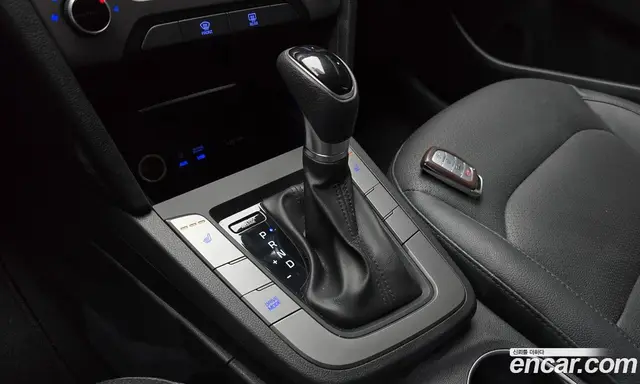 Hyundai Avante 2017 1.6 автомат (гидро), миниатюра 12