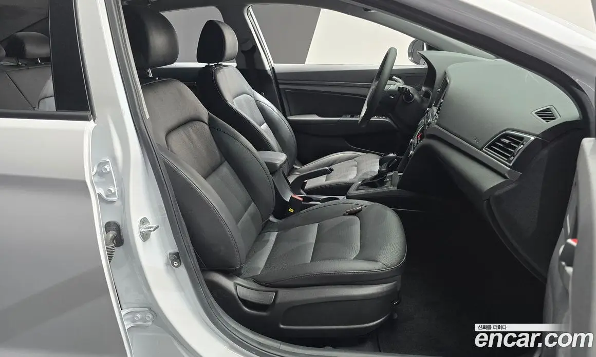 Hyundai Avante 2017 1.6 автомат (гидро), фото 16