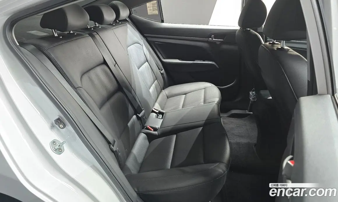 Hyundai Avante 2017 1.6 автомат (гидро), фото 17