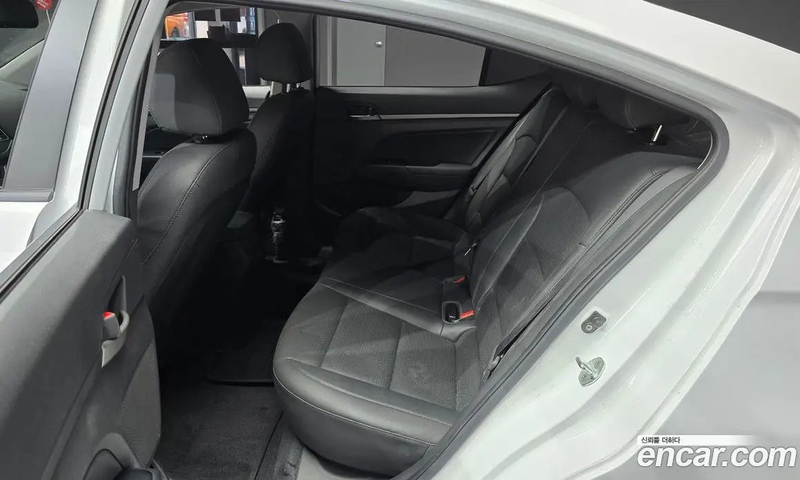Hyundai Avante 2017 1.6 автомат (гидро), фото 18