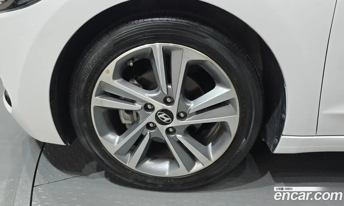 Hyundai Avante 2017 1.6 автомат (гидро), фото 5