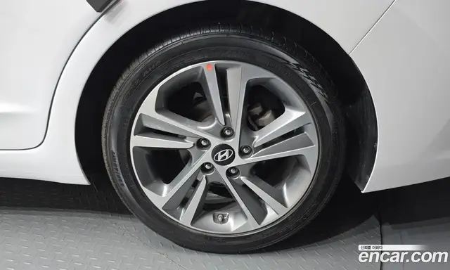 Hyundai Avante 2017 1.6 автомат (гидро), миниатюра 7