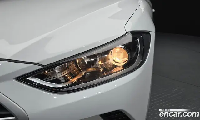 Hyundai Avante 2017 1.6 автомат (гидро), миниатюра 8