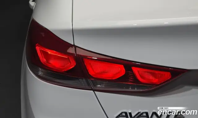 Hyundai Avante 2017 1.6 автомат (гидро), миниатюра 9
