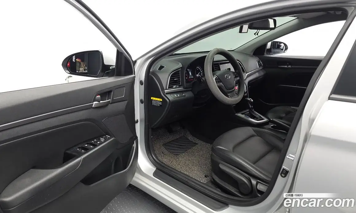 Hyundai Avante 2018 1.6 автомат (гидро), фото 13