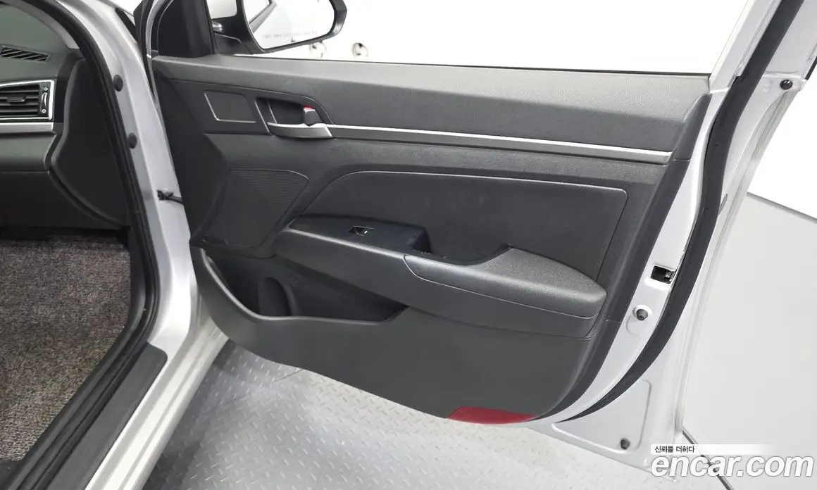 Hyundai Avante 2018 1.6 автомат (гидро), фото 14