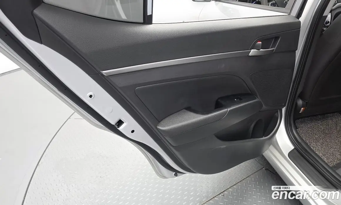 Hyundai Avante 2018 1.6 автомат (гидро), фото 15