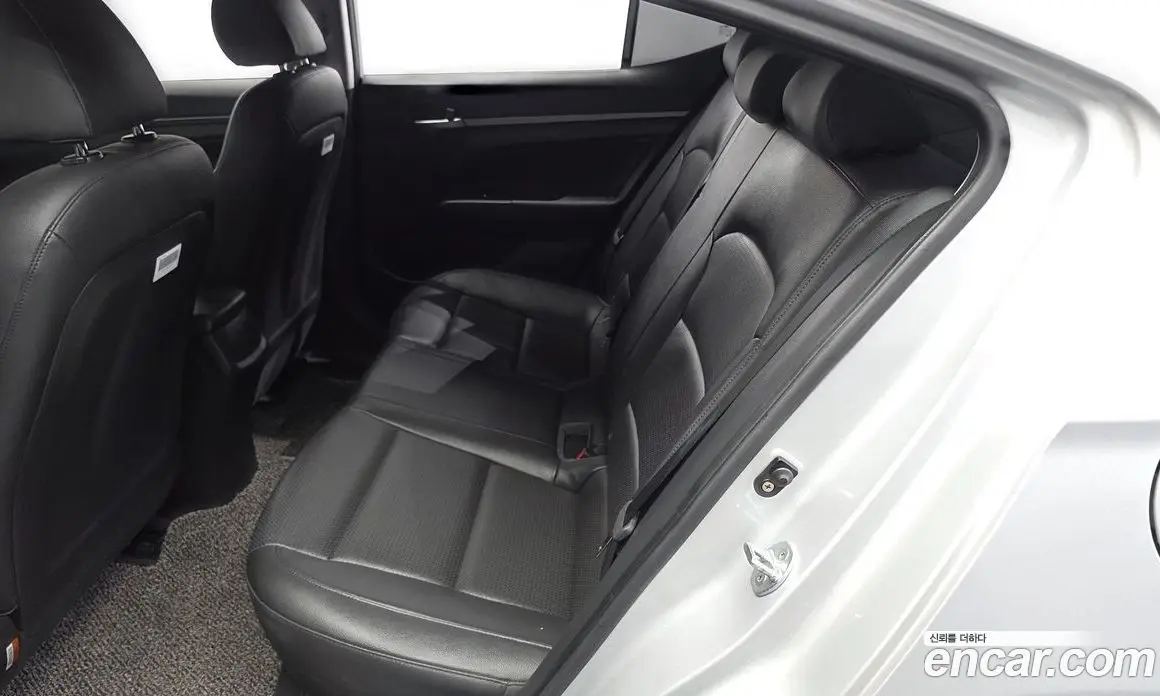 Hyundai Avante 2018 1.6 автомат (гидро), фото 16