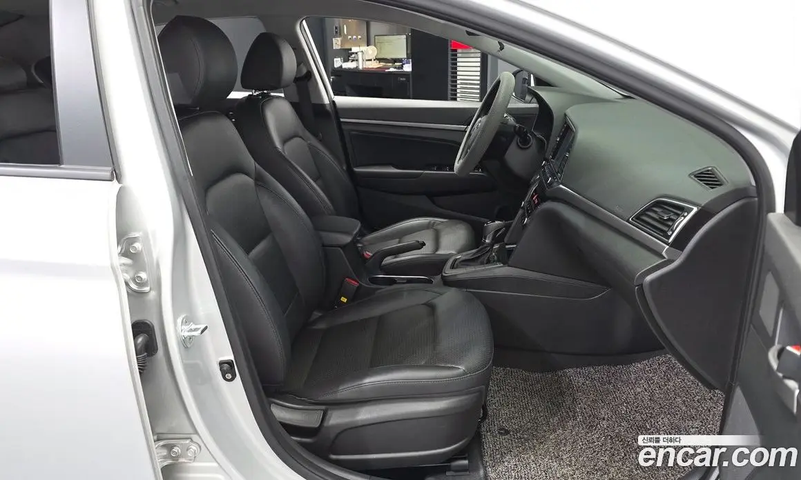 Hyundai Avante 2018 1.6 автомат (гидро), фото 17