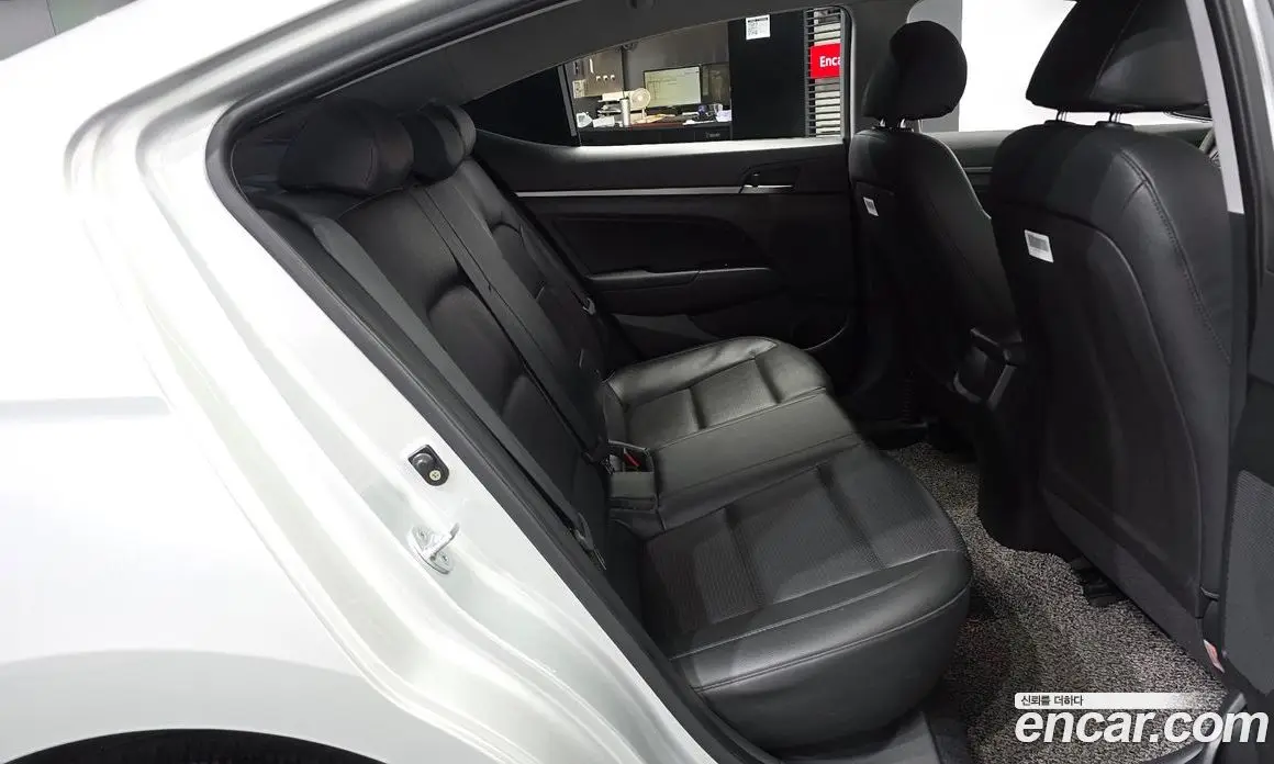 Hyundai Avante 2018 1.6 автомат (гидро), фото 18