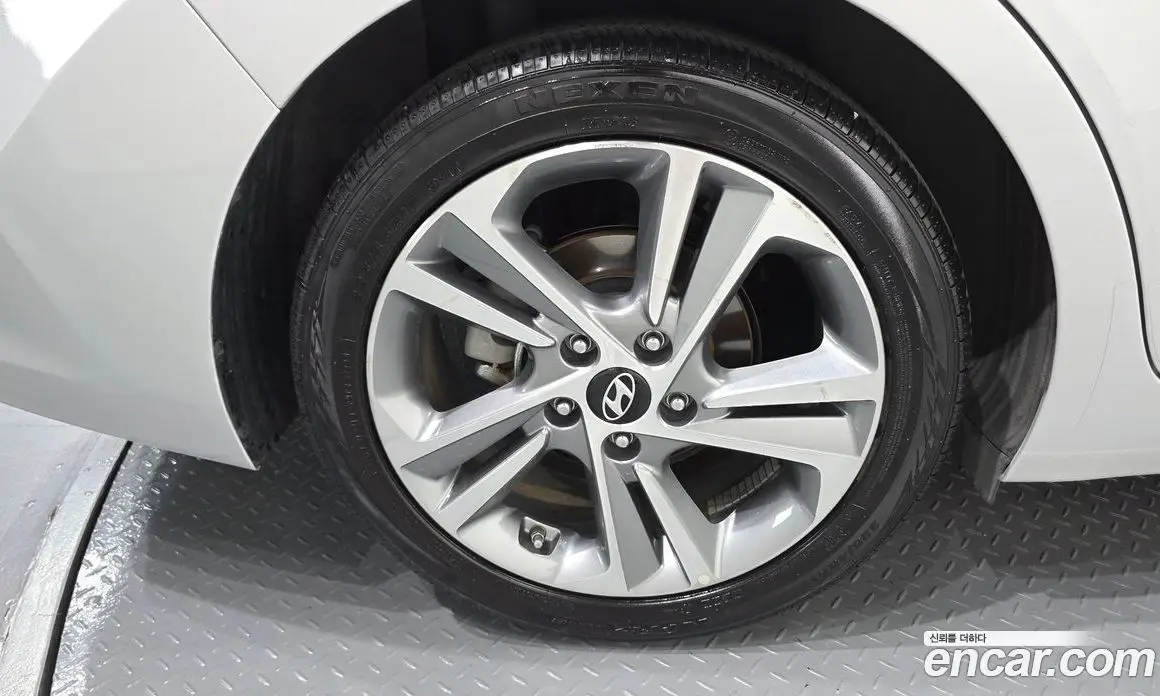 Hyundai Avante 2018 1.6 автомат (гидро), фото 5