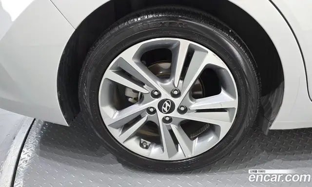 Hyundai Avante 2018 1.6 автомат (гидро), миниатюра 5