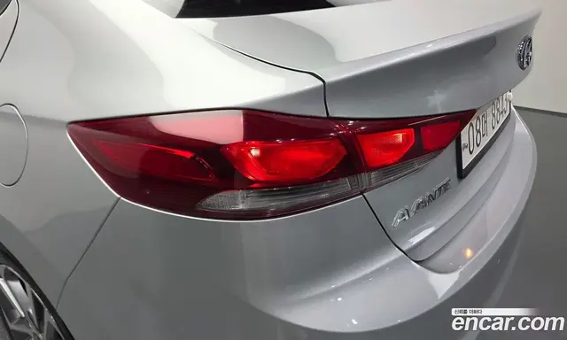 Hyundai Avante 2018 1.6 автомат (гидро), миниатюра 9