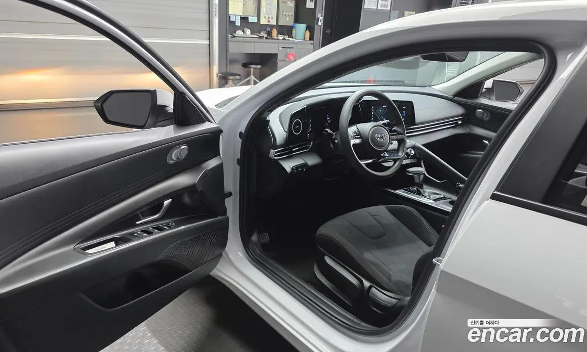 Hyundai Avante 2021 1.6 автомат (гидро), фото 13