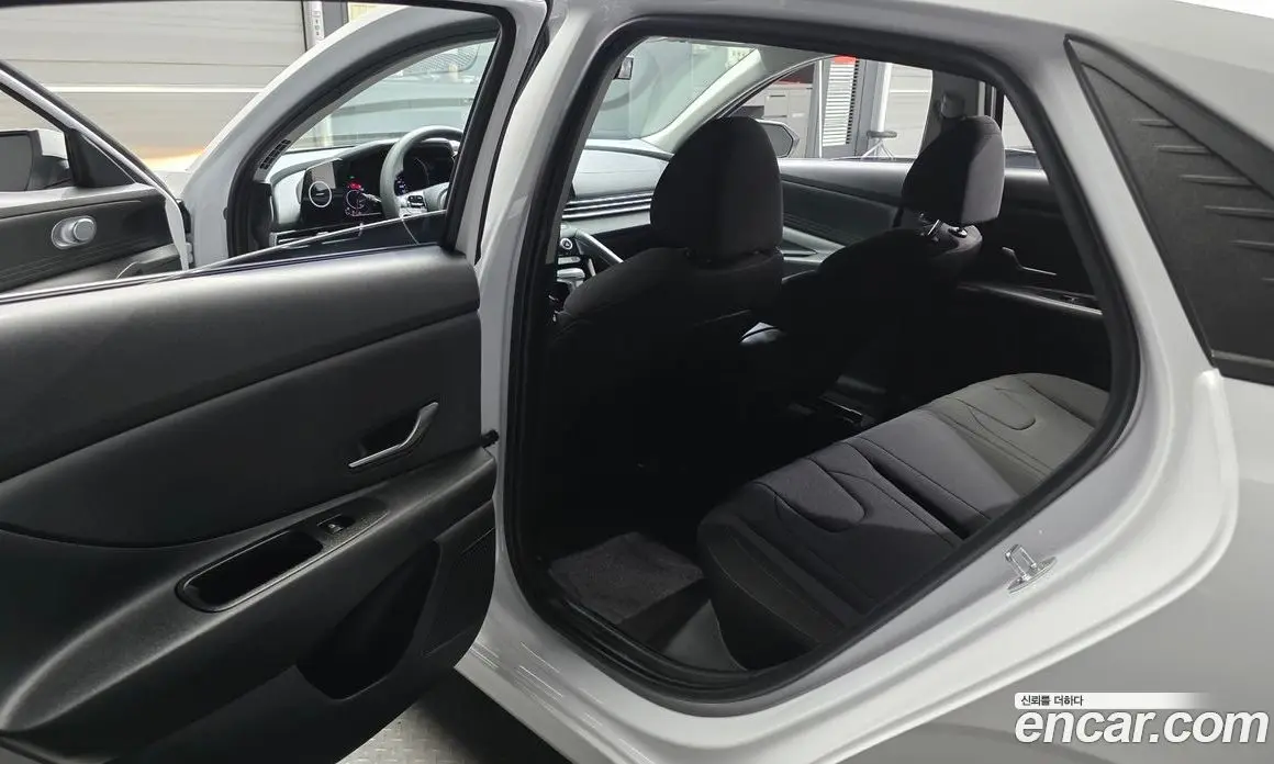 Hyundai Avante 2021 1.6 автомат (гидро), фото 17