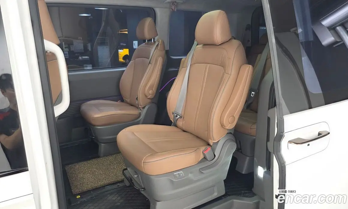 Hyundai Staria 2023 3.5 автомат (гидро), фото 18