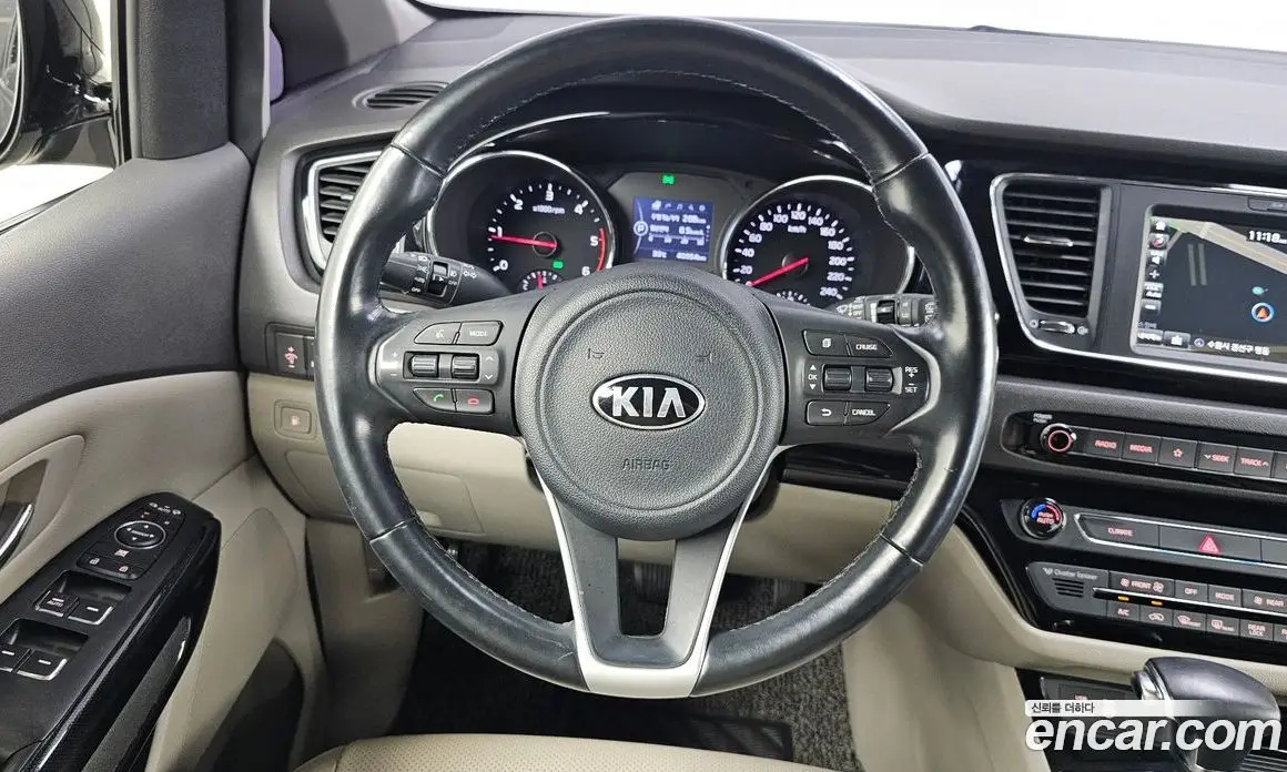 Kia Carnival 2017 2.2 автомат (гидро), фото 19 Kia Carnival 2017 2.2 автомат (гидро), фото 19