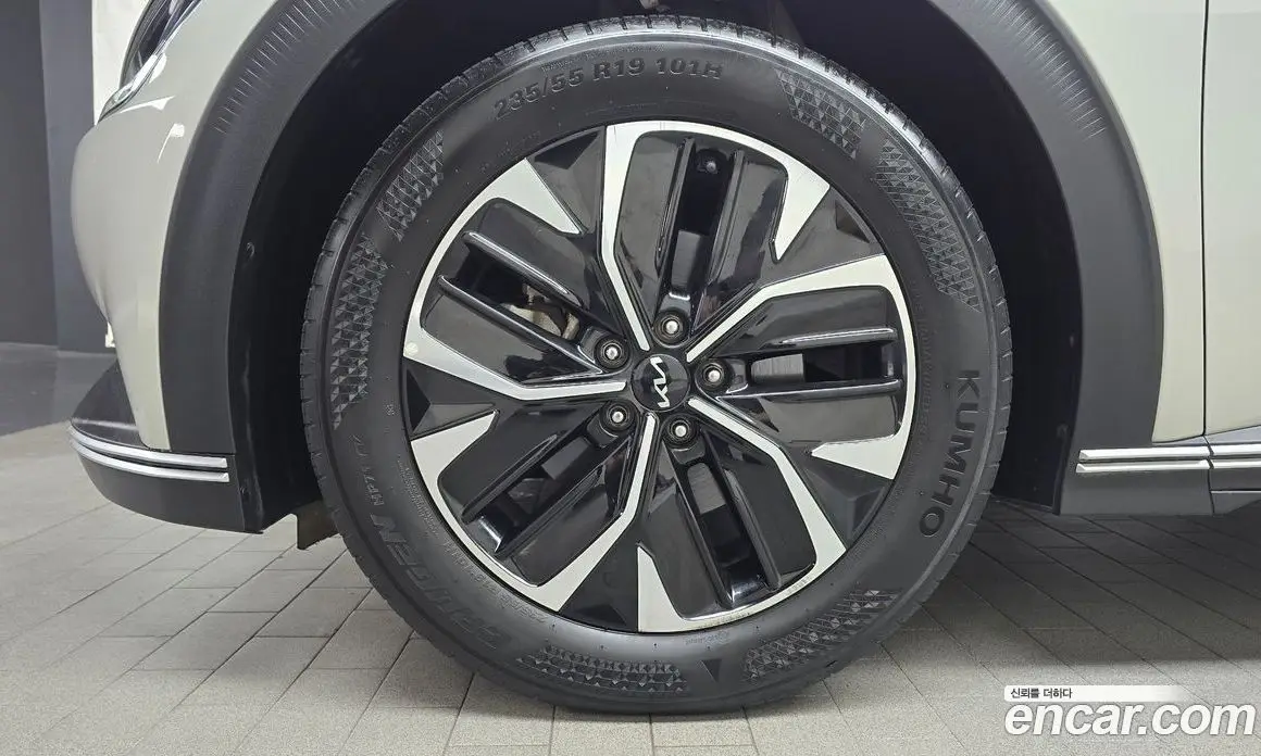 Kia EV6 2023 0.1 автомат (гидро), фото 5 Kia EV6 2023 0.1 автомат (гидро), фото 5
