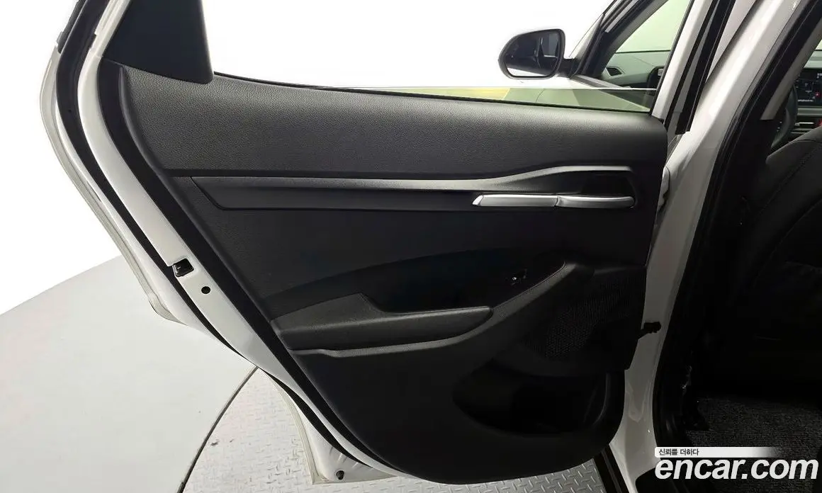 Kia Seltos 2025 1.6 автомат (гидро), фото 15 Kia Seltos 2025 1.6 автомат (гидро), фото 15