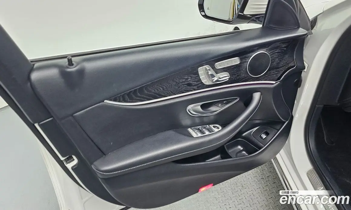 Mercedes-Benz E-Class 2017 2.0 автомат (гидро), фото 14 Mercedes-Benz E-Class 2017 2.0 автомат (гидро), фото 14