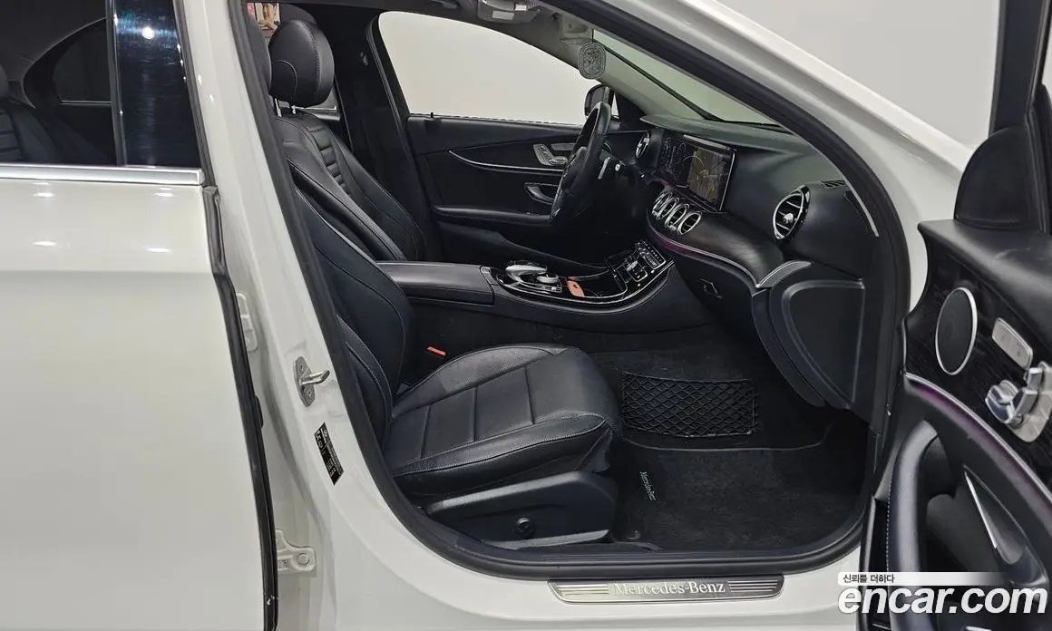 Mercedes-Benz E-Class 2017 2.0 автомат (гидро), фото 16 Mercedes-Benz E-Class 2017 2.0 автомат (гидро), фото 16