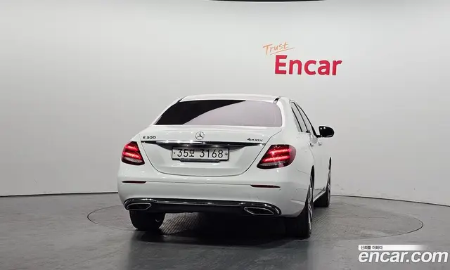 Mercedes-Benz E-Class 2017 2.0 автомат (гидро), миниатюра 4 Mercedes-Benz E-Class 2017 2.0 автомат (гидро), миниатюра 4
